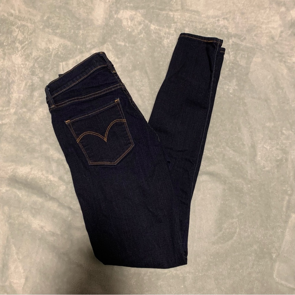 Levi’s size 26 shaping skinny jeans